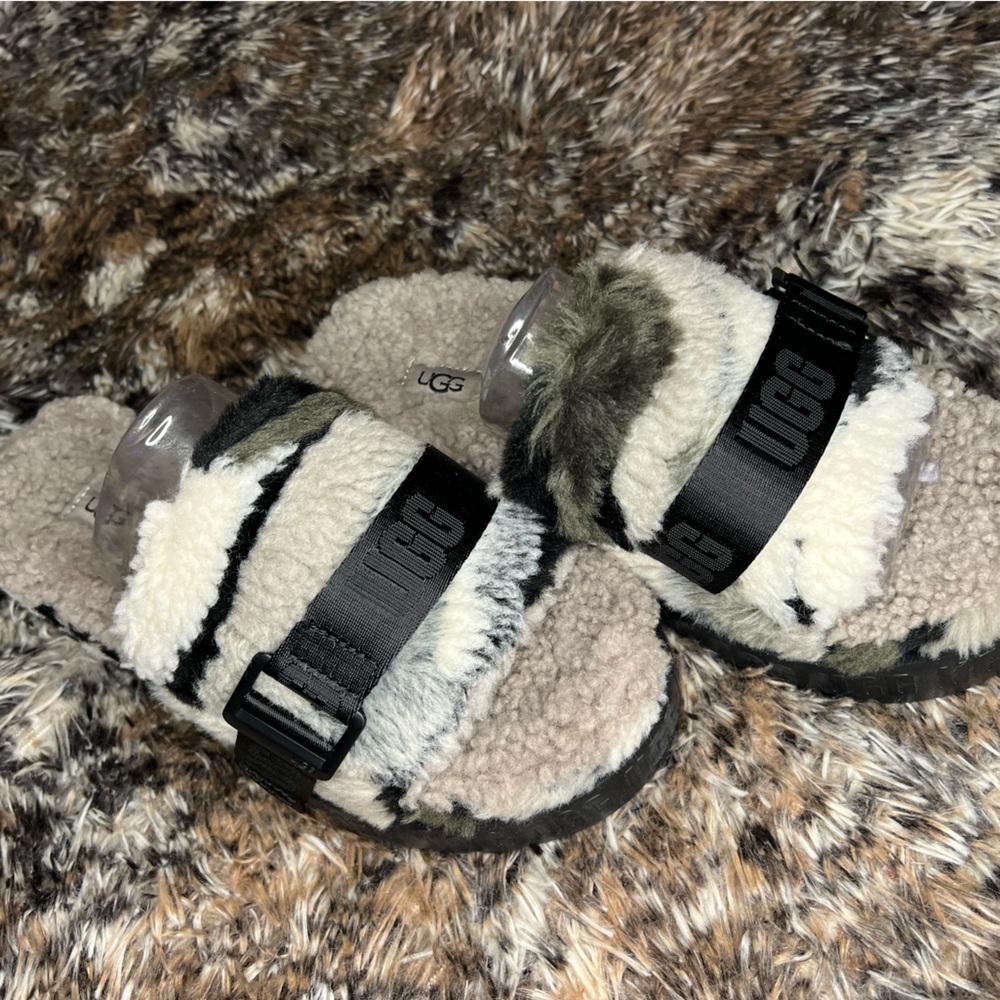 Fluffy camo UGGS slides